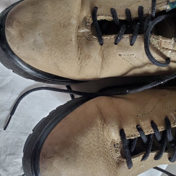 Tretorn  boots sz 8B - Picture 3 of 9